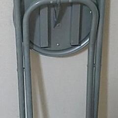折りたためるパイプイスの画像