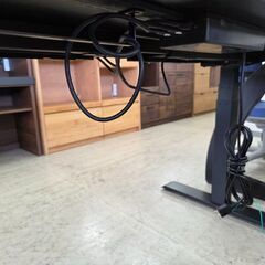J8562 【リユースのサカイ柏店】 電動昇降デスク FlexSpot クリーニング済み の画像