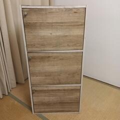 扉付き棚の画像
