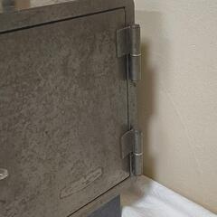耐火金庫 ダイヤル式 鍵付 レトロ ヴィンテージの画像