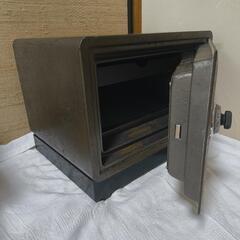耐火金庫 ダイヤル式 鍵付 レトロ ヴィンテージの画像