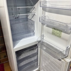 2019年製 シャープ280L冷蔵庫 + ニトリ食器棚セット  🧊🍽️【たっぷり収納＆おしゃれデザイン】の画像