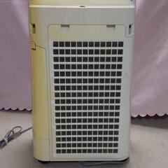 sharp加湿空気清浄機 KCA-J500Y-W 2019年製出荷時の箱と説明書付　後ろパネルのお掃除が簡単になる 使い捨てプレフィルター新品付きの画像
