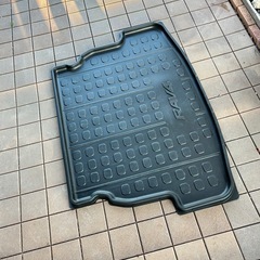 現行rav4 純正品ラゲッジマット の画像