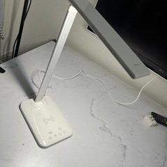 デスクライト Qi充電 調光 の画像