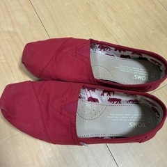 25cm TOMS レッド スリッポンの画像