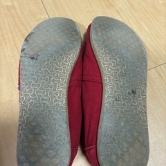 25cm TOMS レッド スリッポンの画像