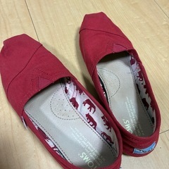 25cm TOMS レッド スリッポンの画像
