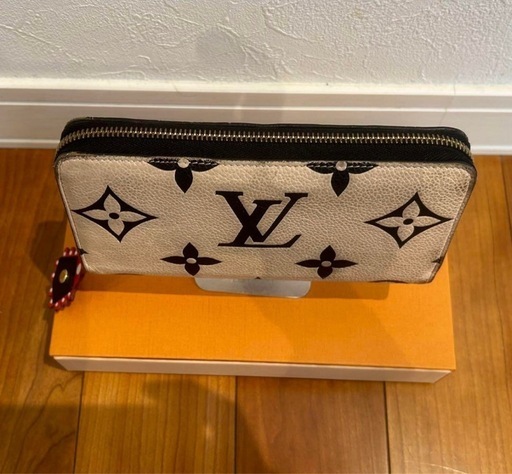 LOUIS VUITTON ジッピーウォレット　長財布