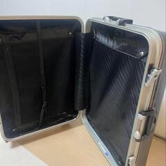 日本製大型スーツケースの画像
