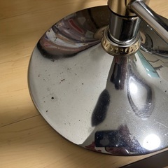 昇降丸テーブル、イス2脚
の画像