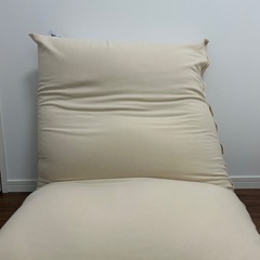 yogibo ビーズクッション クリーム色の画像