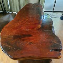 天然一枚板テーブルとイスの画像