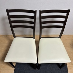 ニトリのダイニングテーブルと椅子
の画像
