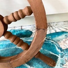【モンステラ実生20苗をご購入いただければ無料で差し上げます】アジアン？ハワイアン？的な壁掛け鏡と船の舵　インテリアの画像