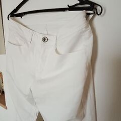 ホワイトストレッチパンツの画像