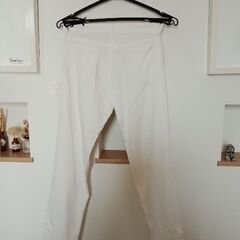 ホワイトストレッチパンツの画像