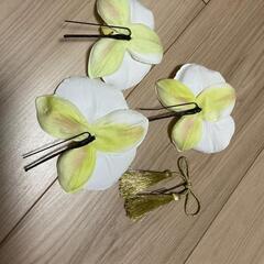 胡蝶蘭のヘアピンセット（造花）の画像