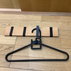 折りたたみ式ハンガー掛けの画像