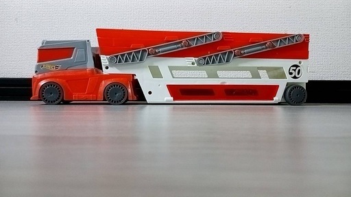 ホットウィールメガオレンジトレーラー50 車 (y.hysn) 元町の