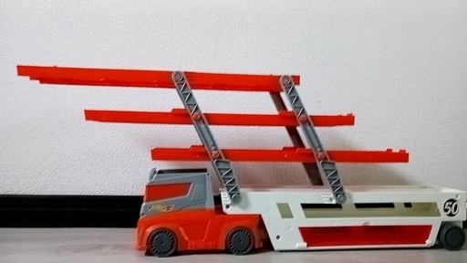 ホットウィールメガオレンジトレーラー50 車 (y.hysn) 元町の