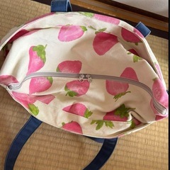 🍓柄のトートバッグの画像