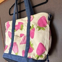 🍓柄のトートバッグの画像