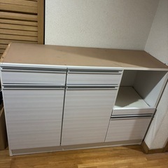 食器棚の画像