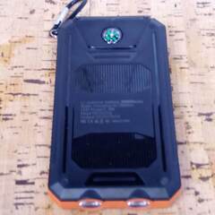 モバイルバッテリー 20000mAh ソーラー充電対応 方位磁石付き ほぼ未使用・屋外持ち出しなし・非常用LEDライト搭載の画像