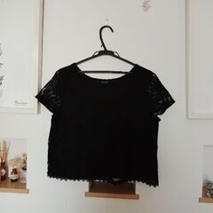 ブラックレースクロップドトップスの画像
