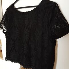 ブラックレースクロップドトップスの画像