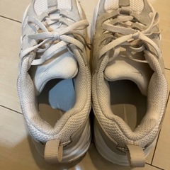 NIKE✨人気モデル✨ベージュスニーカー✨ユニセックス男女兼用✨の画像