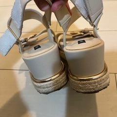 EVOL✨イーボル✨シンプルきれいめ✨厚底サンダル✨の画像