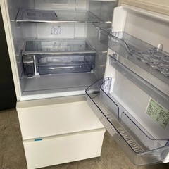 NO B409🌈福岡市内配送設置無料✨🌈AQUA アクア 冷蔵庫（238L・右開き） 除菌機能 ミルク AQR-SV24K（W）　2021年の画像