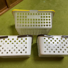 プラスチックかご3個の画像