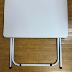 折りたたみテーブルの画像