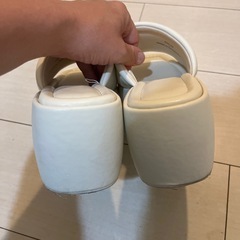 ＧＵ✨SNS人気✨完売✨ぷっくり厚底サンダル✨の画像