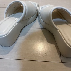 ＧＵ✨SNS人気✨完売✨ぷっくり厚底サンダル✨の画像