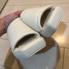 ＧＵ✨SNS人気✨完売✨ぷっくり厚底サンダル✨の画像