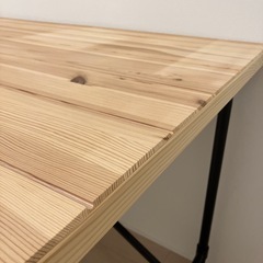 IKEAの作業デスクの画像