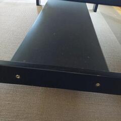 黒木製テーブルの画像