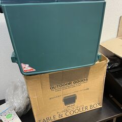 テーブル＆クーラーボックスの画像