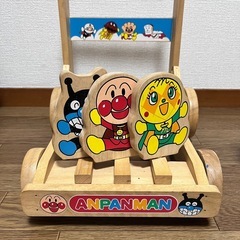 アンパンマン 木製 
カタカタ手押し車 の画像