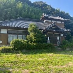 🉐 【激安】8月末限定/350㎡/駐車場5台分以上/7DK/7部...