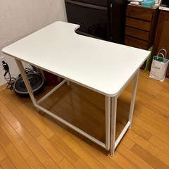 パソコンデスクの画像