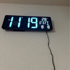 ニトリ　電波 LED掛け置き兼用時計(ダイオ)の画像