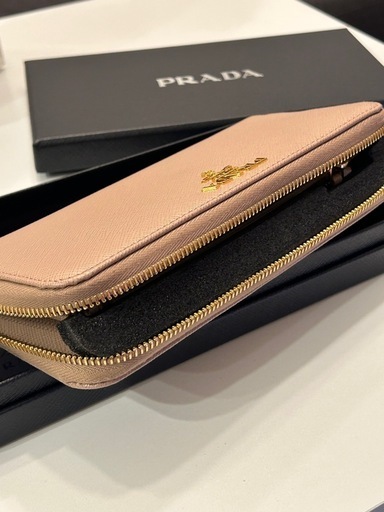 【未使用美品！早い者勝ち?】PRADA 長財布
