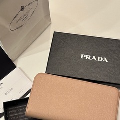 【未使用美品！早い者勝ち🔥】PRADA 長財布の画像