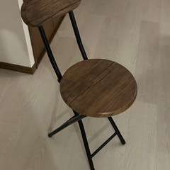 折りたたむことができる簡易椅子
