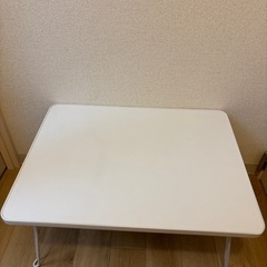 折りたたみテーブルの画像